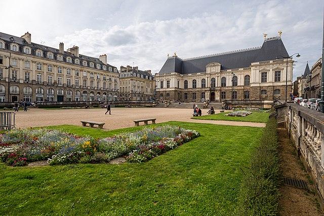 Rennes/immobilier/CENURTY21 Dréano Immobilier/Rennes place du parlement de bretagne