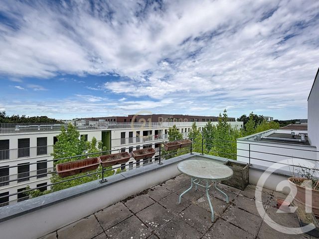 Appartement Duplex à vendre - 4 pièces - 92.29 m2 - ST JACQUES DE LA LANDE - 35 - BRETAGNE - Century 21 Dréano Immobilier