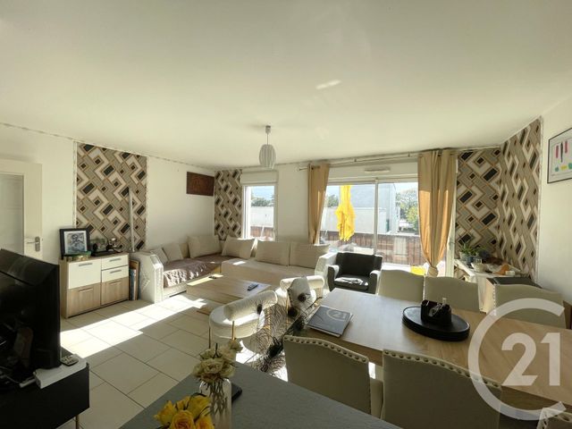 Appartement T4 à vendre - 4 pièces - 77.0 m2 - ST JACQUES DE LA LANDE - 35 - BRETAGNE - Century 21 Dréano Immobilier