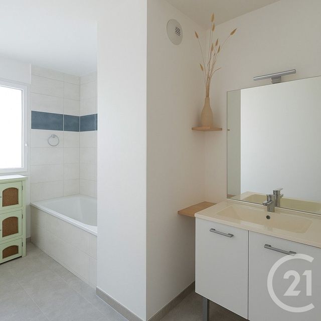 Appartement T4 à vendre - 4 pièces - 77.0 m2 - ST JACQUES DE LA LANDE - 35 - BRETAGNE - Century 21 Dréano Immobilier