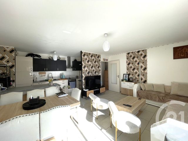 Appartement T4 à vendre - 4 pièces - 77.0 m2 - ST JACQUES DE LA LANDE - 35 - BRETAGNE - Century 21 Dréano Immobilier