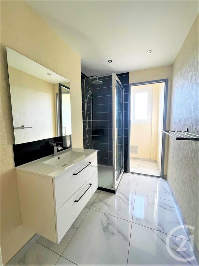 Appartement T3 à louer - 3 pièces - 57.2 m2 - ST JACQUES DE LA LANDE - 35 - BRETAGNE - Century 21 Dréano Immobilier