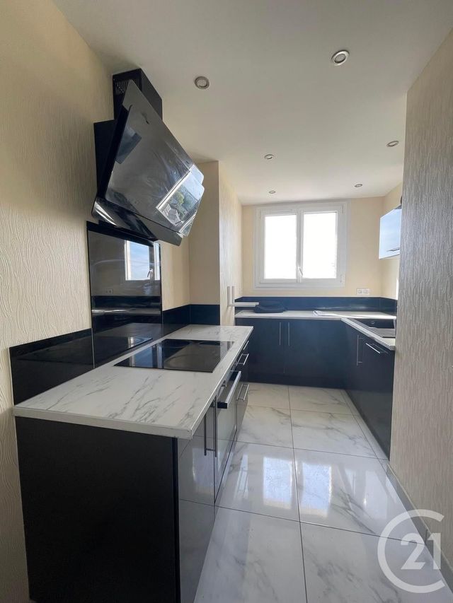 Appartement T3 à louer - 3 pièces - 57.2 m2 - ST JACQUES DE LA LANDE - 35 - BRETAGNE - Century 21 Dréano Immobilier