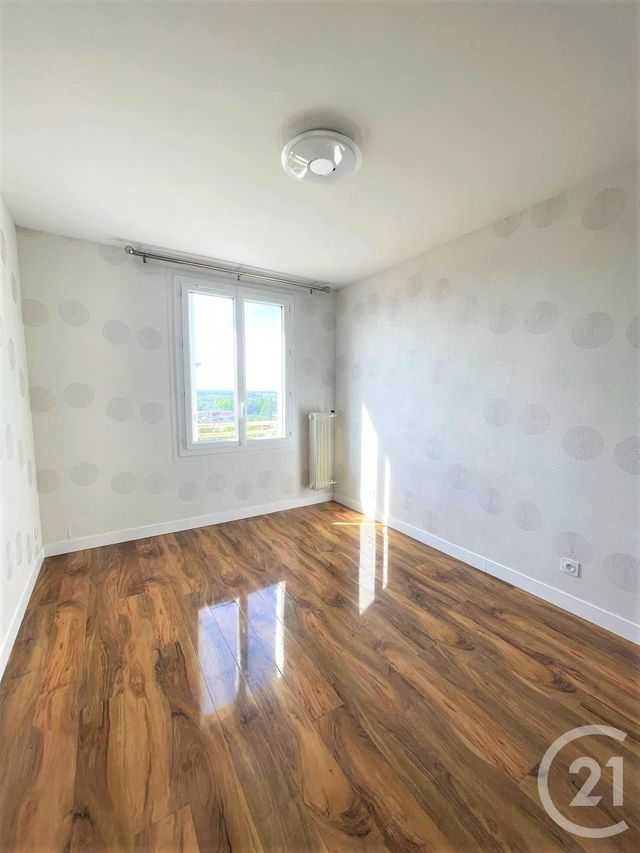 Appartement T3 à louer - 3 pièces - 57.2 m2 - ST JACQUES DE LA LANDE - 35 - BRETAGNE - Century 21 Dréano Immobilier