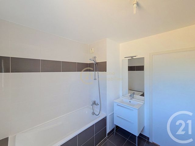 Appartement F3 à vendre - 3 pièces - 66.54 m2 - CHARTRES DE BRETAGNE - 35 - BRETAGNE - Century 21 Dréano Immobilier