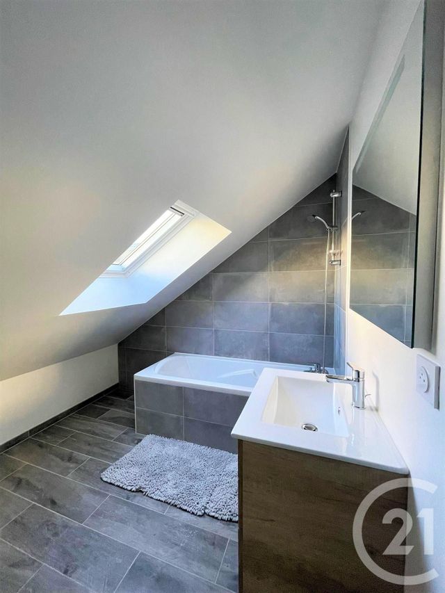 Appartement Duplex à louer - 3 pièces - 46.69 m2 - RENNES - 35 - BRETAGNE - Century 21 Dréano Immobilier