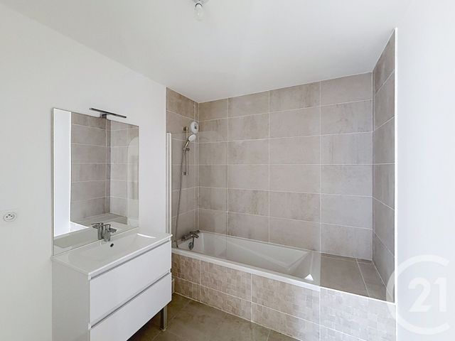 Appartement T3 à vendre - 3 pièces - 73.86 m2 - ST JACQUES DE LA LANDE - 35 - BRETAGNE - Century 21 Dréano Immobilier
