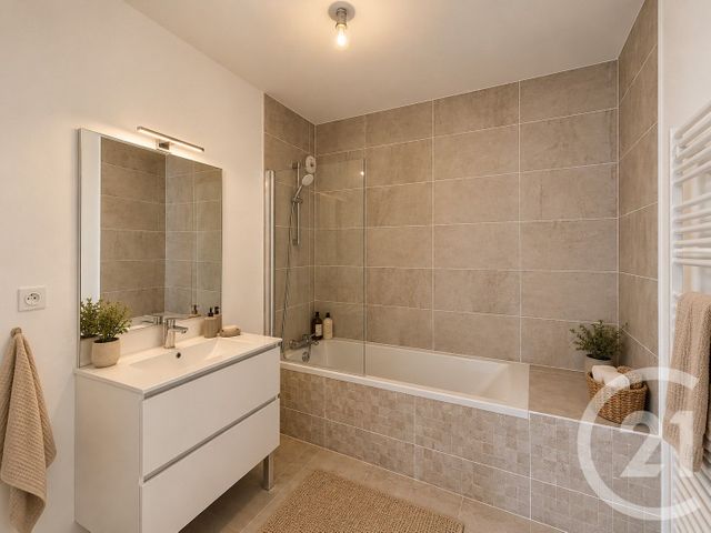 Appartement T3 à vendre - 3 pièces - 73.86 m2 - ST JACQUES DE LA LANDE - 35 - BRETAGNE - Century 21 Dréano Immobilier